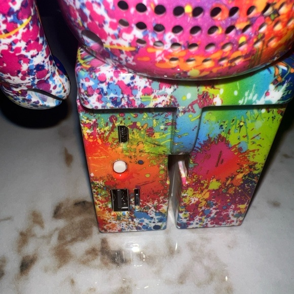 NIB B5+ Wireless Bluetooth Speaker  “BearBrick style” - Picture 5 of 5